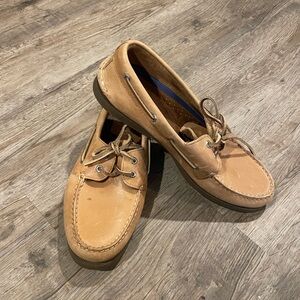 Sperry Tan Loafers with Suede Material and Moccasin Style